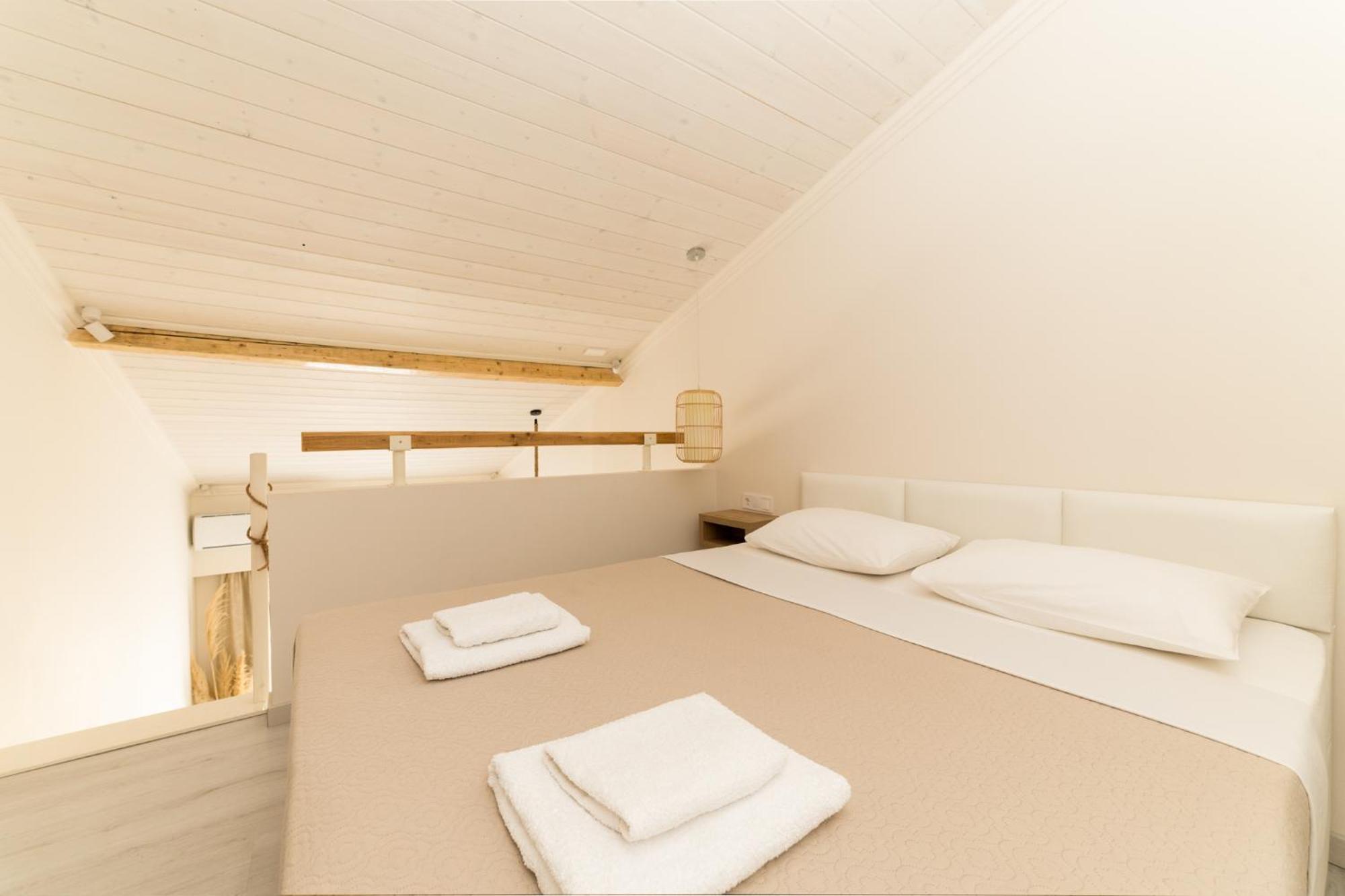 Mystery Suites And Apartments Néoi Póroi Luaran gambar